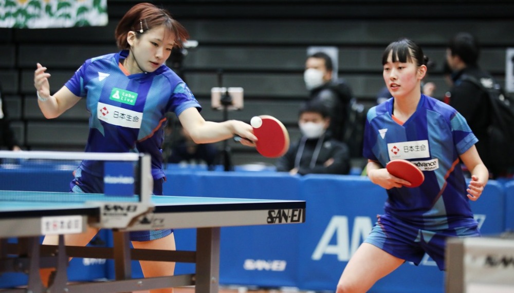 試合中のダブルスの選手