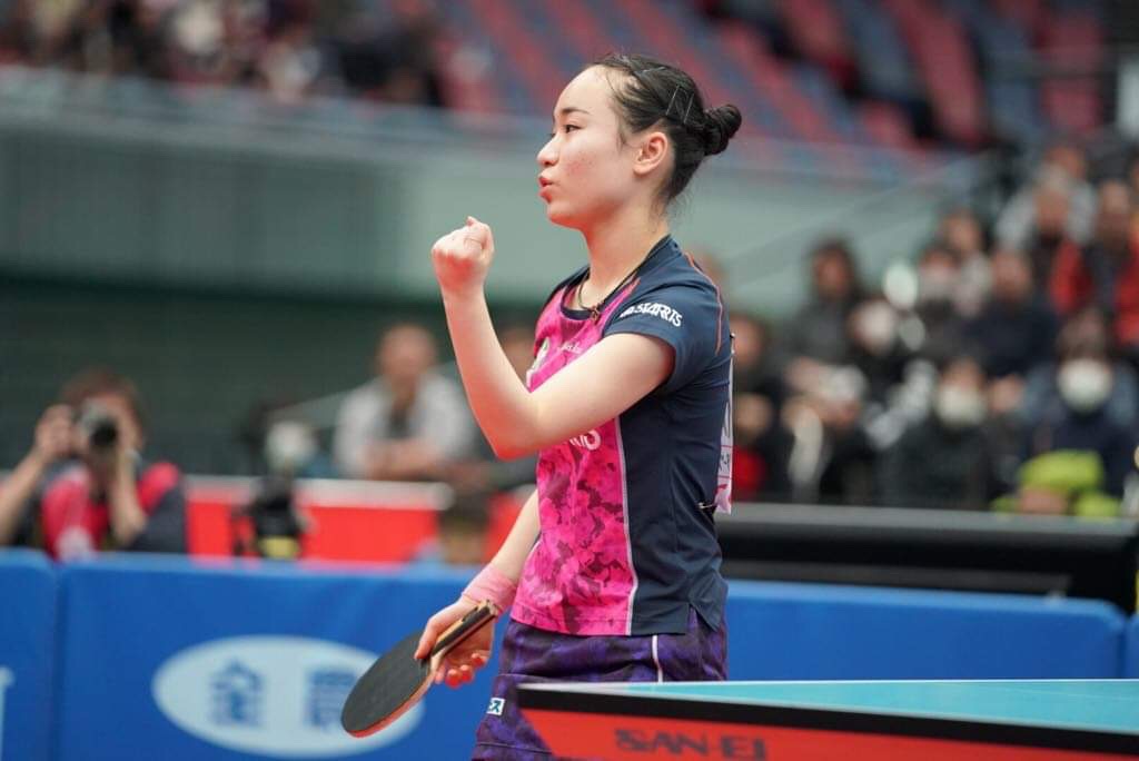 ガッツポーズをする伊藤選手