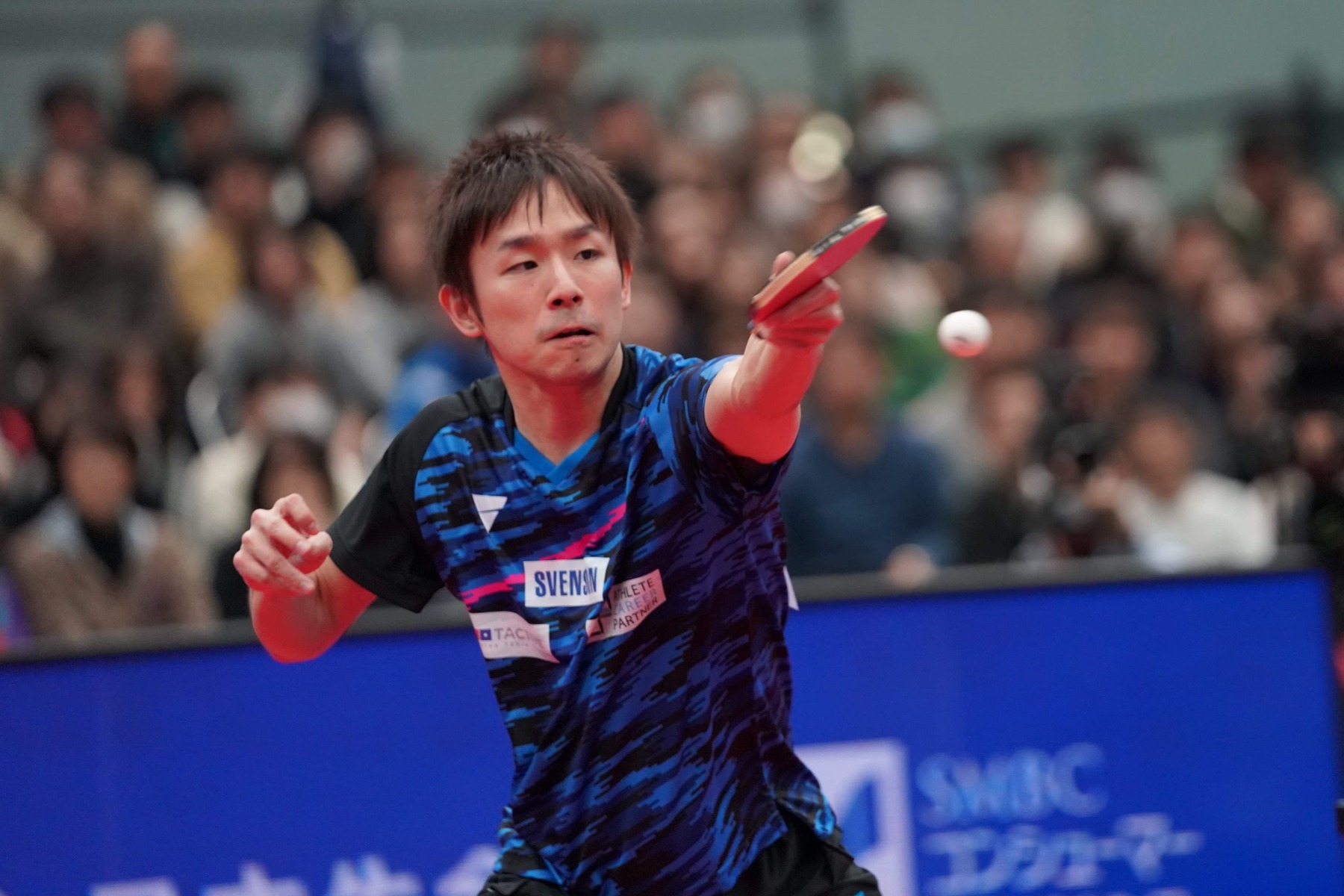 試合をする丹羽選手