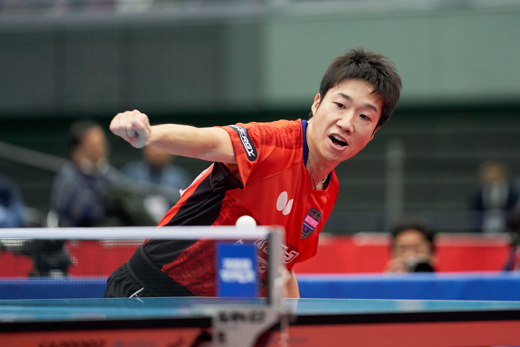 試合をする水谷選手