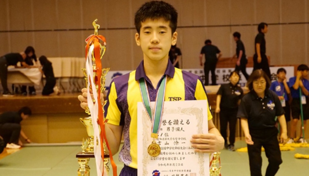 男子シングルス優勝の吉山選手