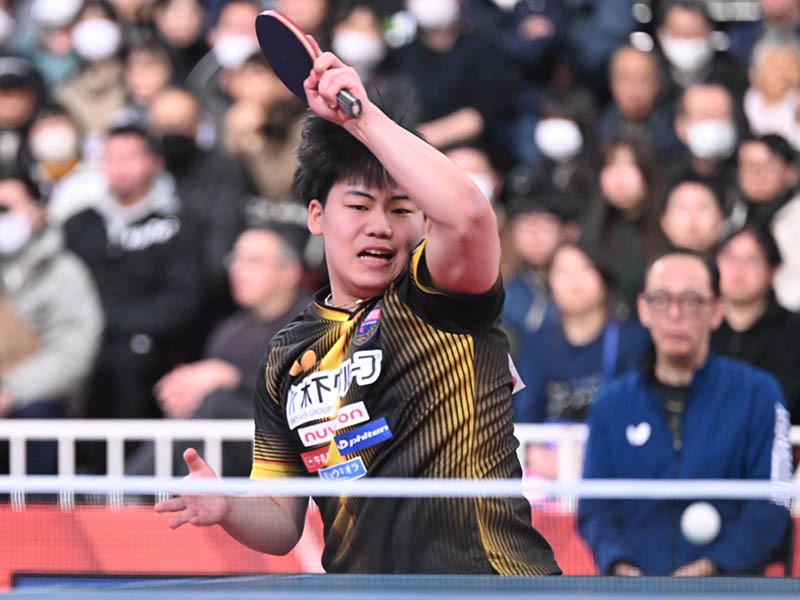 苦しい場面を我慢のプレーでしのいだ松島。さすが前年王者という粘り腰を見せた